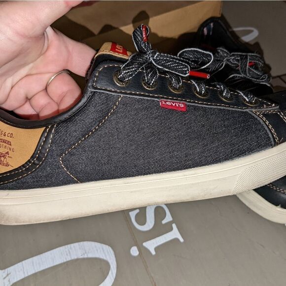 New in the box Men's Levis size 8 tennis shoes - Picture 4 of 12